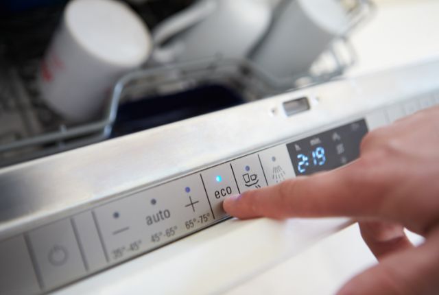 Save energy and water when using a dishwasher